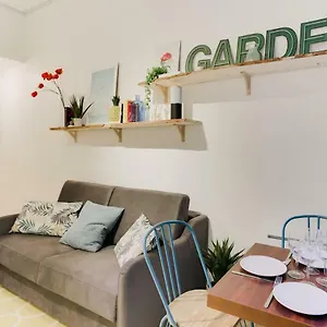 design-apartment-for-4-people-between-louvre-opera.fr-paris.fr/